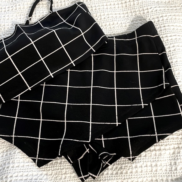 SHEIN 2 piece Grid Crop Top & Skort - Picture 7 of 11